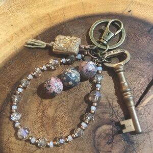 Vintage Style Cluster Swivel Keychain